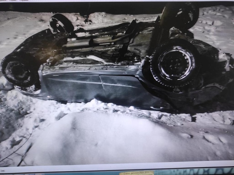 Chevrolet Aveo слетел с моста на Профсоюзной после столкновения с BMW