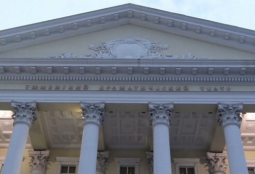 Директору тюменского драмтеатра и его заму продлили срок содержания под домашним арестом