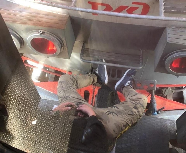 В Тобольске полиция сняла зацепера с поезда