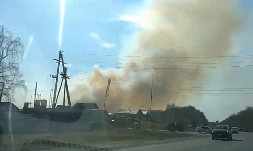 В Тюменском районе возле деревни Решетникова горит трава