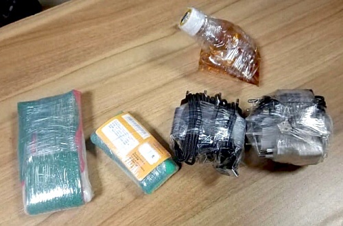 В Тюмени задержали мужчину, который пытался перебросить через забор колонии посылку с "запрещенкой"