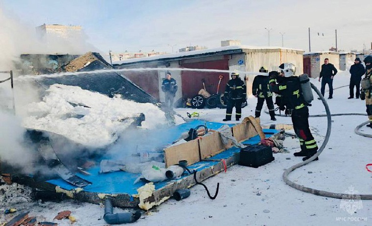 Во время пожара в гаражном кооперативе пострадал тюменец