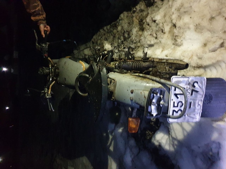 Пьяный мотоциклист без прав застрял на "Урале" перед автоинспекторами