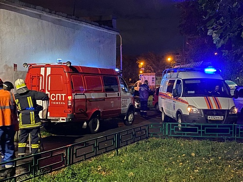 В Тюмени газовая компания выясняет причины хлопка на Геологоразведчиков, 34