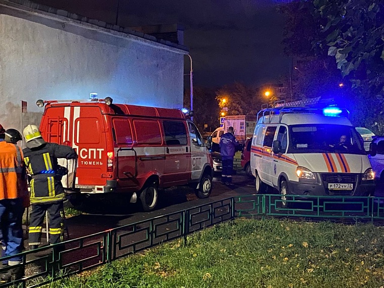 В Тюмени газовая компания выясняет причины хлопка на Геологоразведчиков, 34
