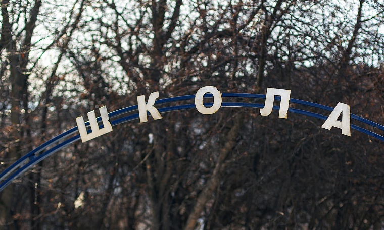 Подвал школы в тюменском Заболотье топит отходами