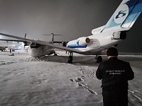 В аэропорту Сургута столкнулись два самолета: фото с места происшествия