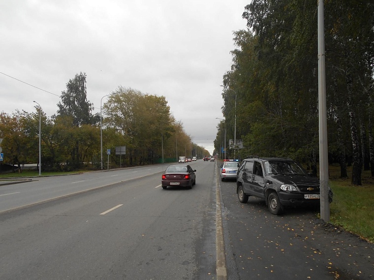 Грузовой «Мерседес» столкнулся с «БМВ», в котором ехала семья из трех человек