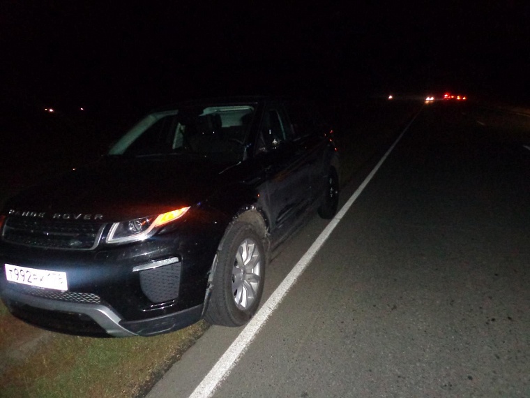 Грузовой «Мерседес» столкнулся с «БМВ», в котором ехала семья из трех человек