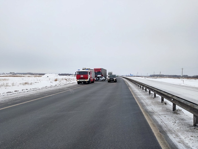 Вырвало двигатель: в ДТП с грузовиком под Ялуторовском погиб водитель легкового автомобиля