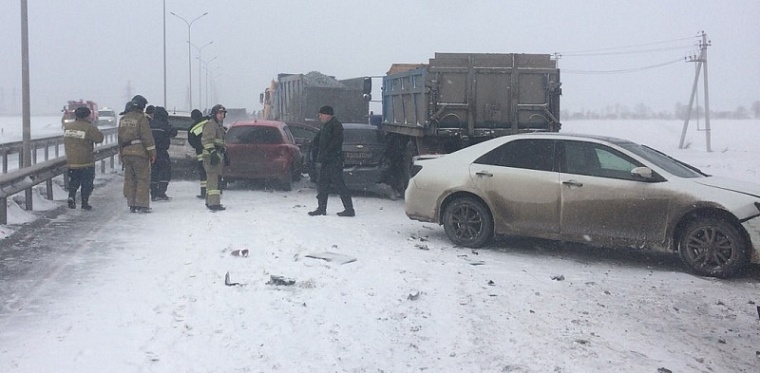Тюменский водитель, собравший в ДТП семь машин, после суда оплатит их ремонт