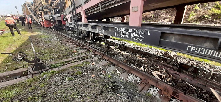 На станции Тюмень сошла с рельсов щебеночно-очистительная машина