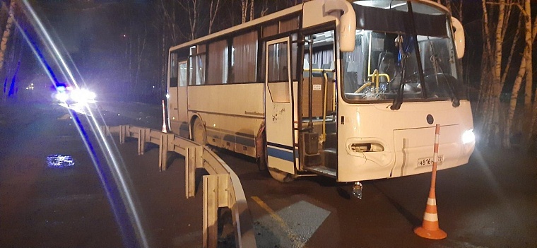 На Старотобольском тракте автобус сбил мужчину