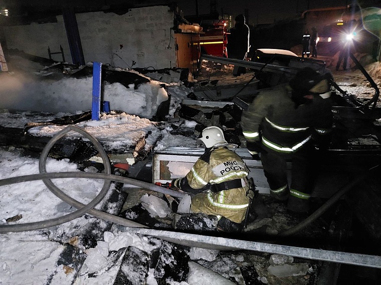 В Тюмени пять человек пострадали во время вспышки газа в гаражном кооперативе