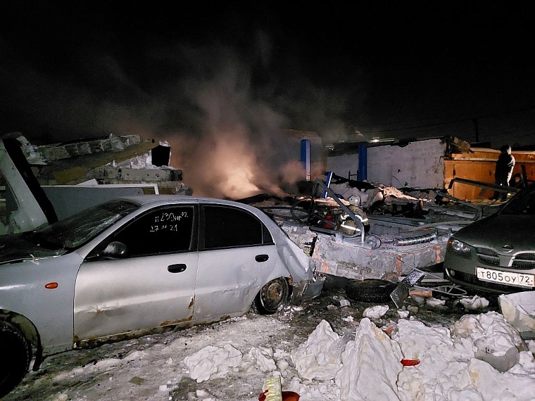 В Тюмени пять человек пострадали во время вспышки газа в гаражном кооперативе