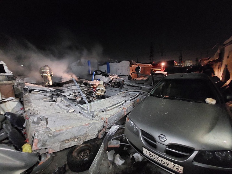 В Тюмени пять человек пострадали во время вспышки газа в гаражном кооперативе