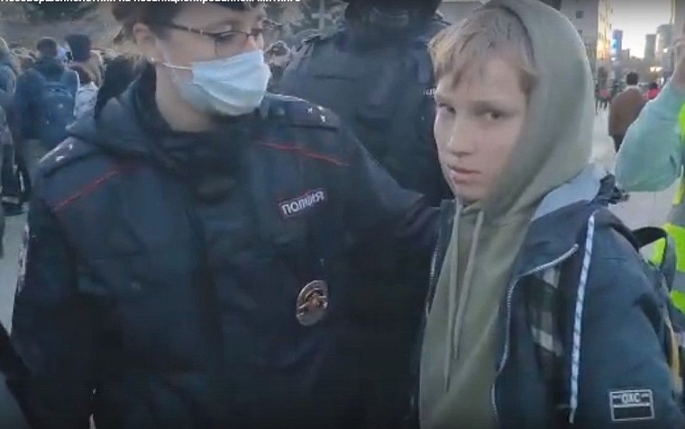 В Тюмени на несогласованной акции заметили несовершеннолетнего