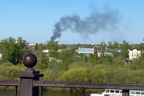 В Тюмени горят три дома в СНТ «Строитель-1»