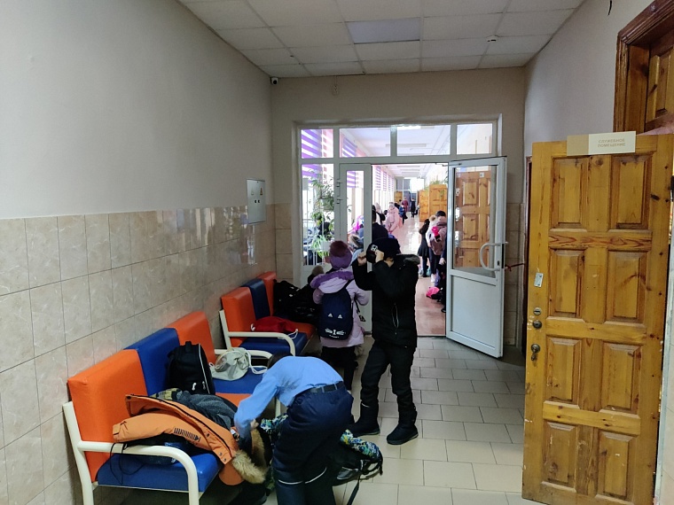 В салехардской школе наказали учителя, схватившего ученика за ухо