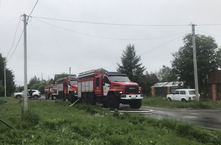 Ранним утром в Каменке под Тюменью полыхал жилой дом