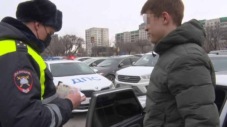 За год тюменца 24 раза заставили снять тонировку с авто