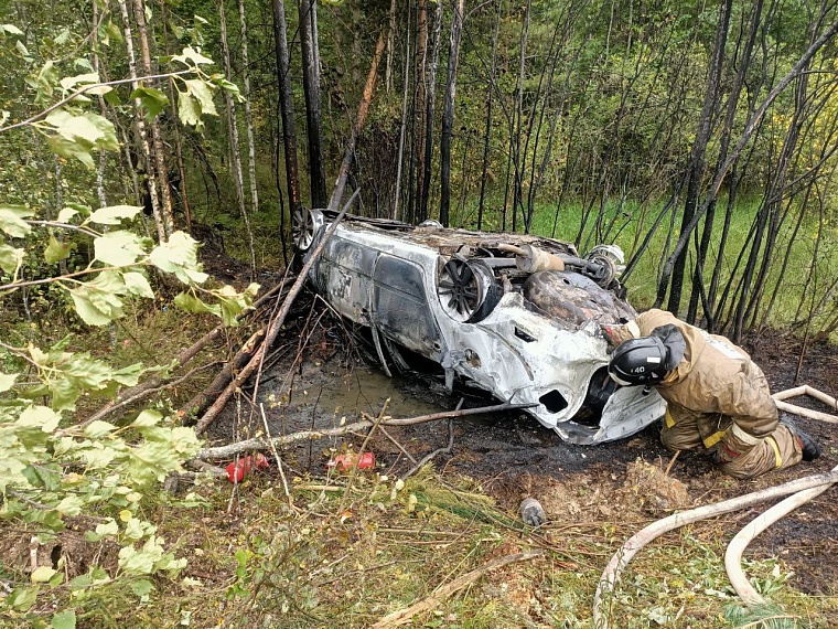 Сургутянка сгорела заживо в опрокинувшейся машине на трассе Тюмень – Ханты-Мансийск