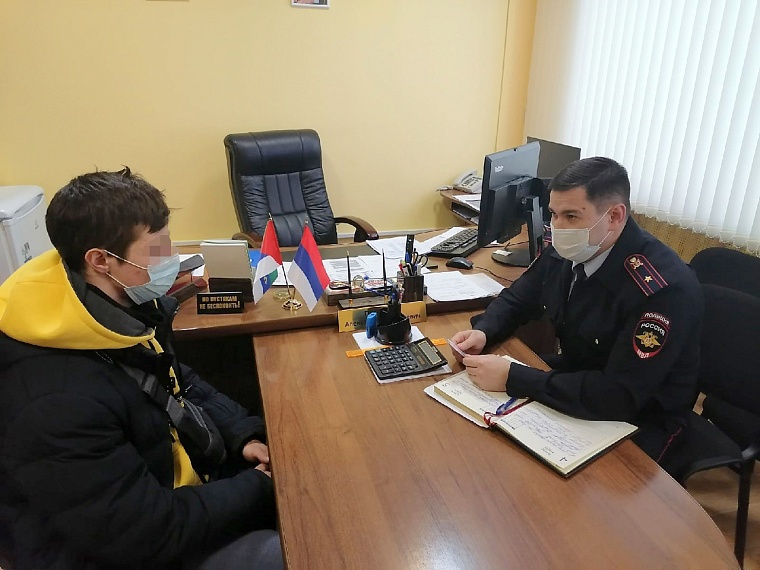 В Тюмени 18-летнему развозчику продуктов захотелось дрифтануть на дедушкиной "семерке"