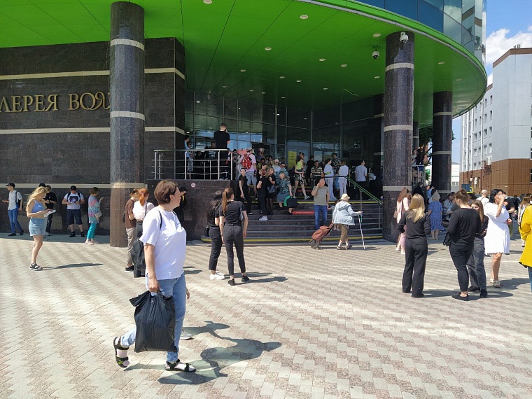 В Тюмени в «Галерее Вояж» сработала пожарная сигнализация