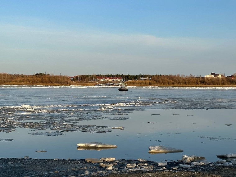 В Увате мостки через Иртыш унесло вместе с людьми