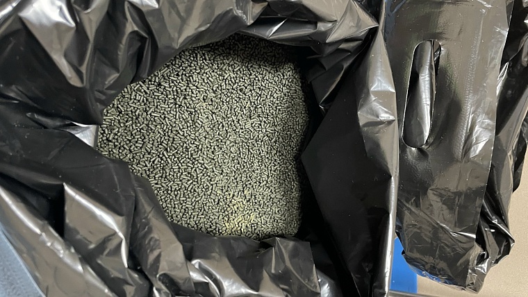 Тюменские таможенники задержали мужчину с девятью килограммами насвая