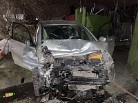 В Дербышах автомобиль Kia Venga врезался в жилой дом