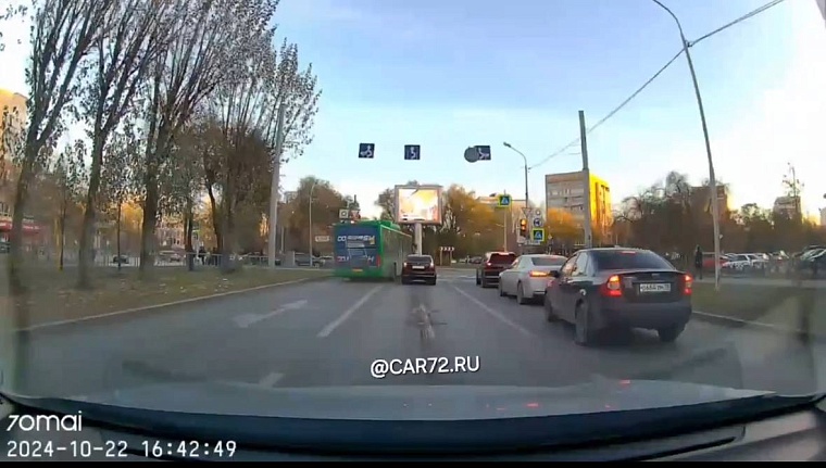 В Тюмени водитель автобуса грубо нарушил правила дорожного движения