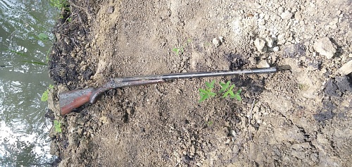 Под Тюменью мужчина устроил стрельбу по людям