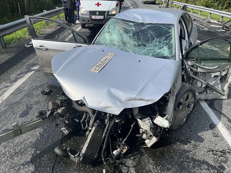 Семья из пяти человек пострадала в массовом ДТП на трассе Тюмень - Ханты-Мансийск