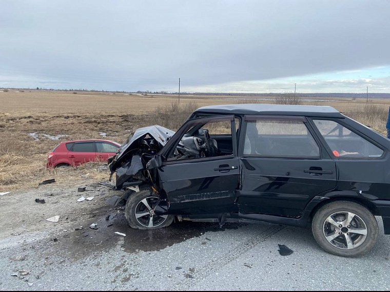 Три человека, в том числе двое детей, пострадали в ДТП в Ишимском районе