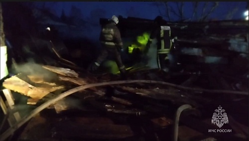 В Тюмени два человека погибли при пожаре в вагоне-бытовке