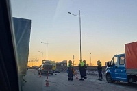На путепроводе в Тюмени погиб дорожный рабочий