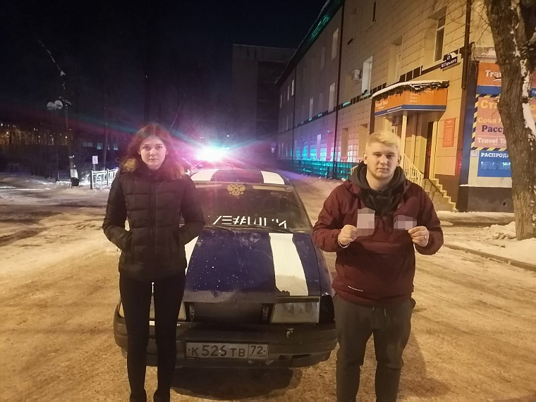 В Тюмени оштрафовали Деда Мороза, который гонял по городу на капоте