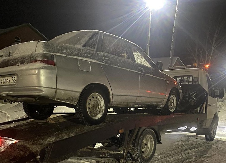 Ехал хоронить собаку: в Тюменской области задержали мертвецки пьяного водителя