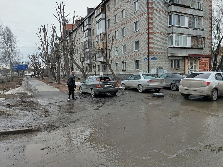 У «Газели» на Червишевском тракте прямо на ходу отлетело колесо