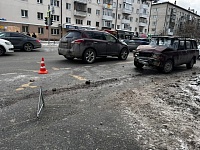 ДТП в центре Тюмени: автомобиль отбросило на пешеходов