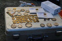 Сувениры с рынка под видом старинных монет мошенники продали тоболяку
