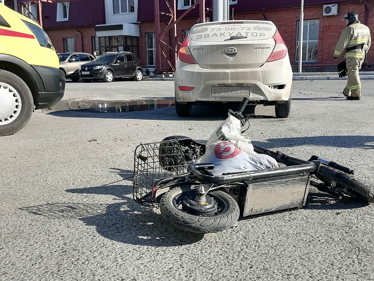 В Тюмени пьяный водитель электросамоката стал виновником ДТП