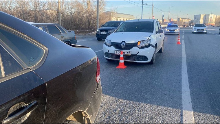 В ДТП на перекрестке в Тюмени пострадали трое человек