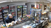 Тюменец вытащил деньги из кассы в продуктовом магазине