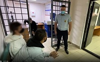 Тюменские полицейские задержали "пранкеров", имитировавших ограбление пенсионерки