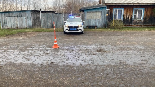 В Заводоуковском районе подросток получил тяжелые травмы, катаясь на электросамокате