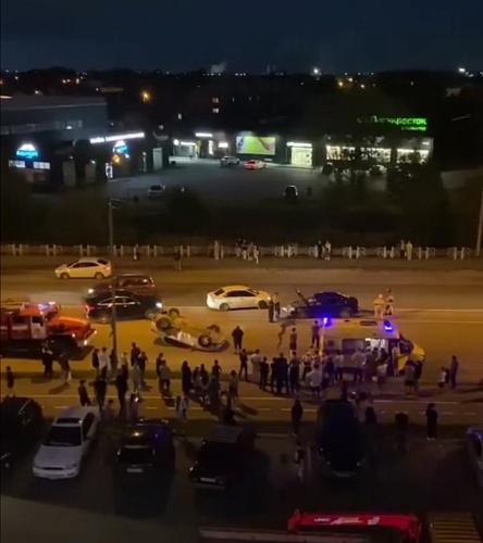 В Тюмени иномарка перевернулась на крышу после ДТП