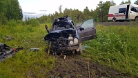 Пассажир "Мерседеса" погиб в лобовом столкновении со "Сканией" на трассе Тюмень - Ханты-Мансийск