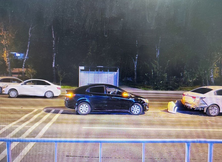 На улице 50 лет ВЛКСМ в Тюмени произошло ДТП с участием шести автомобилей